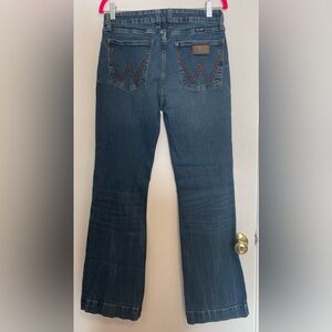 Wrangler blue jeans mid rise
